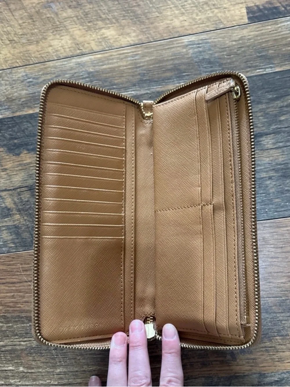 Tory Burch‎ Zip Around Wallet - Tan